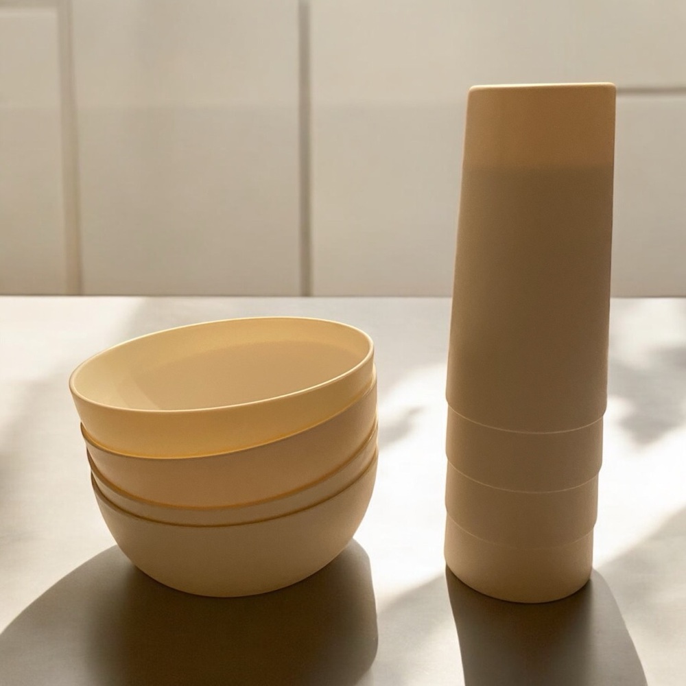 4 Mainstays Cream Plastic Tumbler Cups 26oz With 4 Plastic Cereal Bowls 38oz.